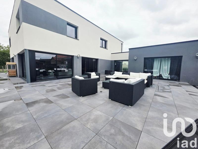 Maison - 330 m² - 10 pièces