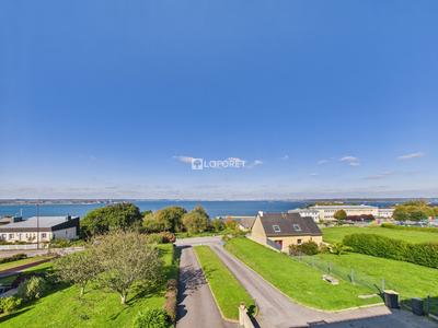 Maison - 224 m² - 9 pièces