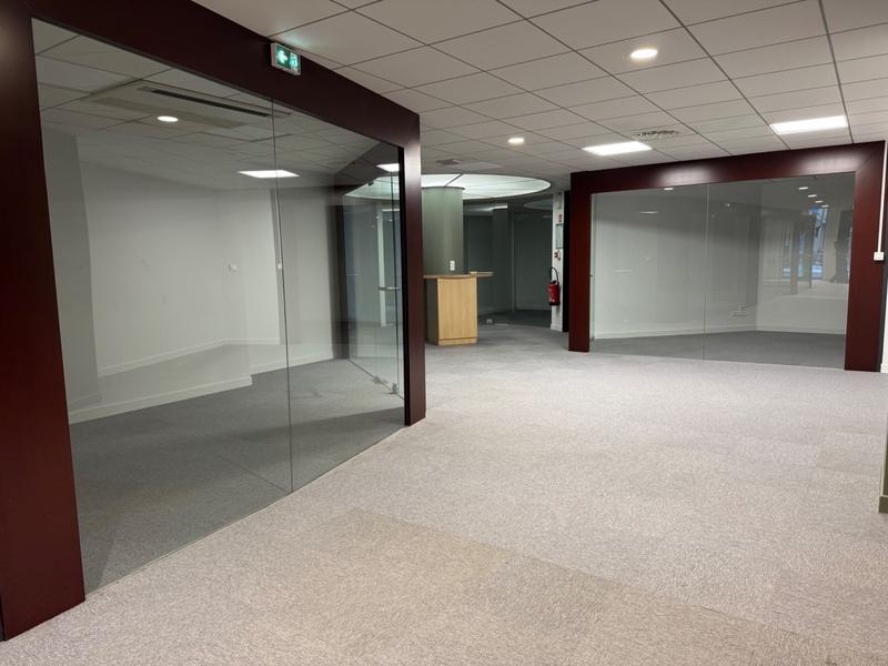 Local commercial - 320 m² - 10 pièces