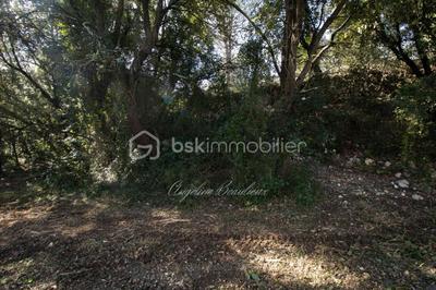 Terrain constructible - 1 881 m²