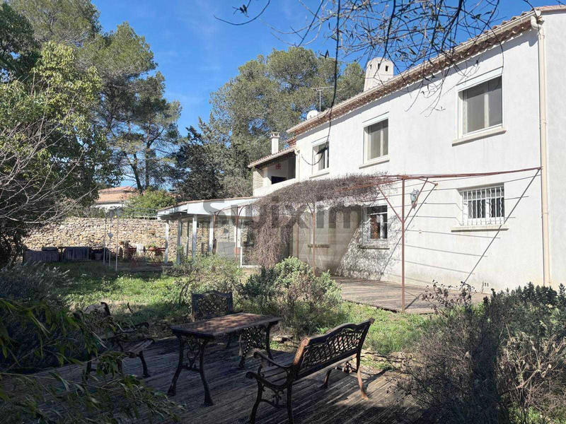 Maison - 221 m² - 7 pièces