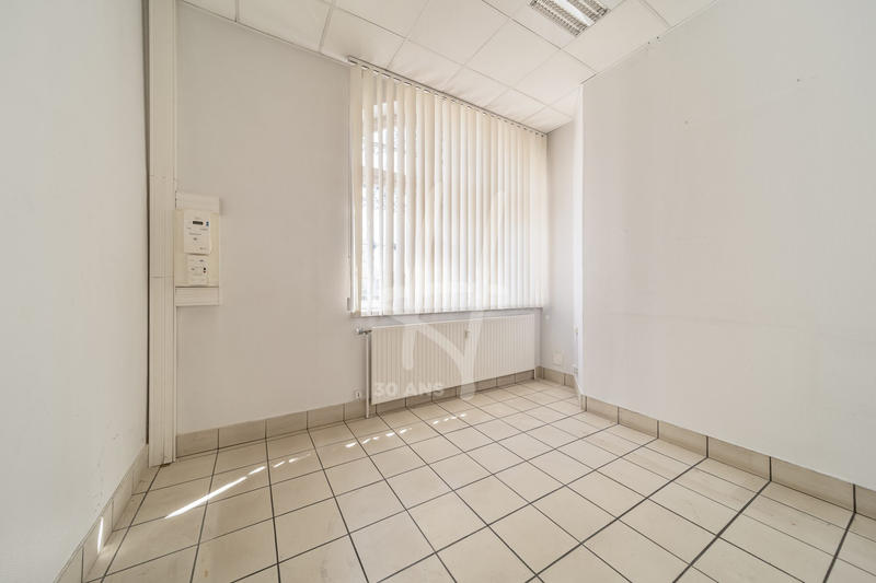 Local d'activités - 194 m² - 6 pièces