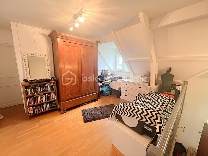 Demeure - 250 m² - 7 pièces