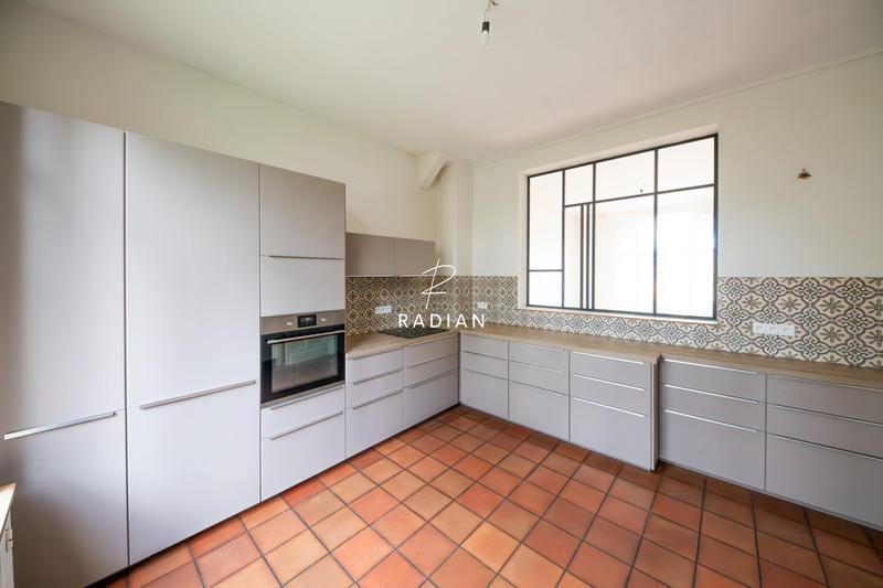 Maison - 224 m² - 7 pièces