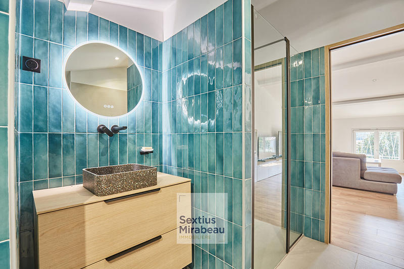 Maison - 245 m² - 9 pièces