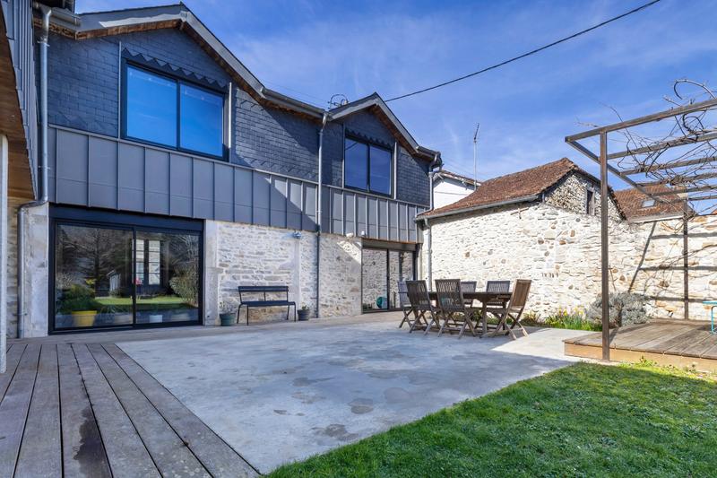 Maison - 212 m² - 6 pièces