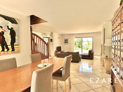 Maison - 159 m² - 6 pièces