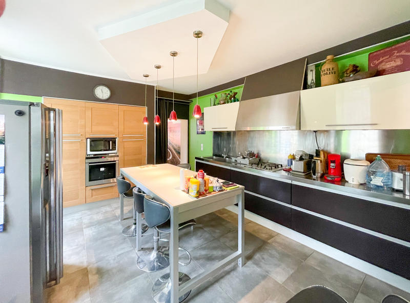 Appartement - 130 m² - 4 pièces