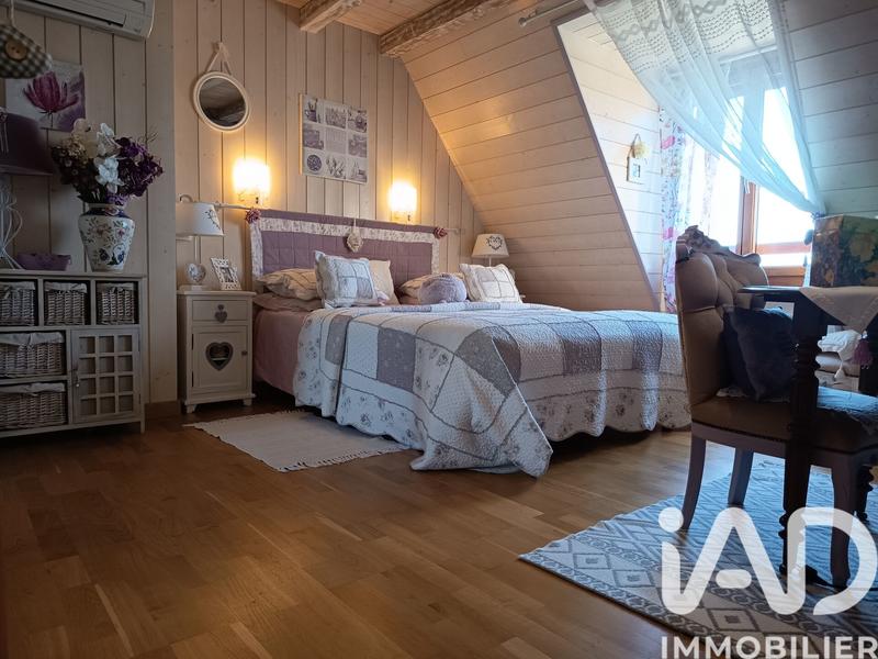 Maison - 240 m² - 9 pièces