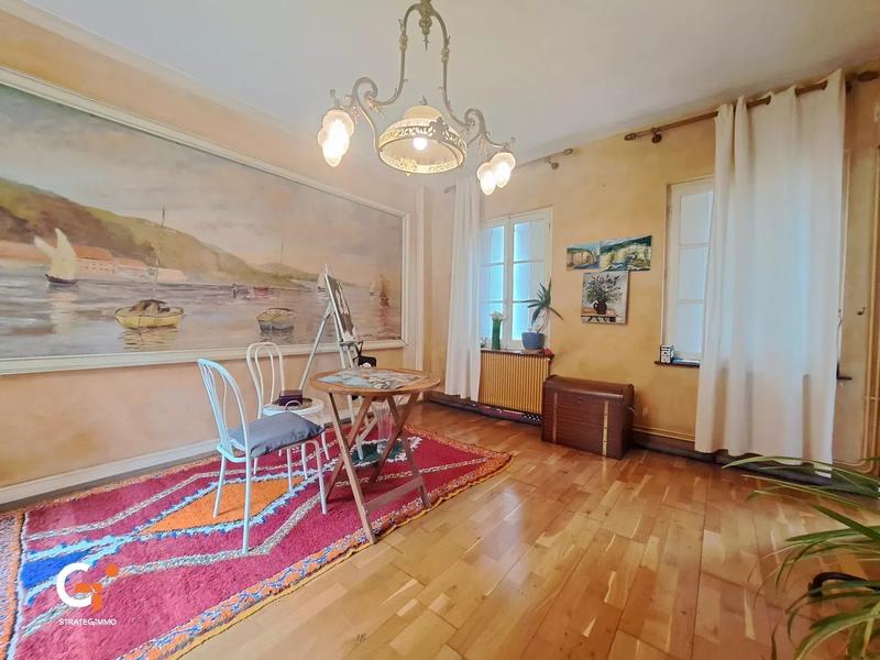 Maison - 203 m² - 7 pièces