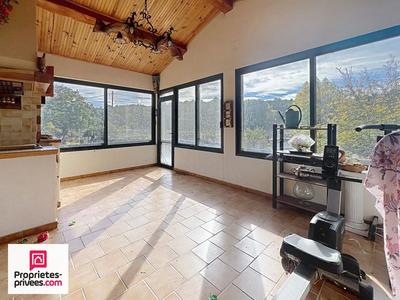 Maison - 210 m² - 7 pièces