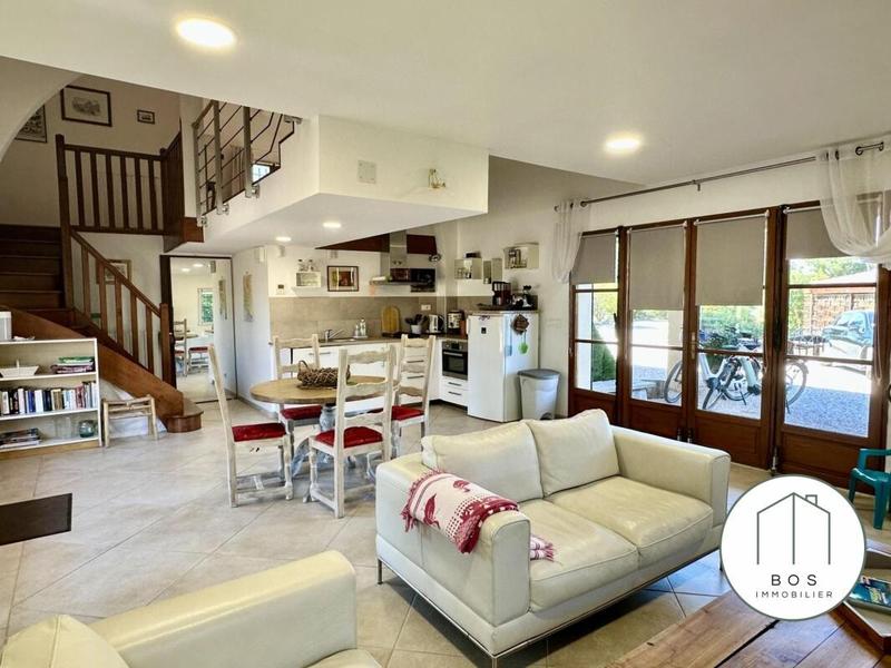 Villa - 296 m² - 6 pièces