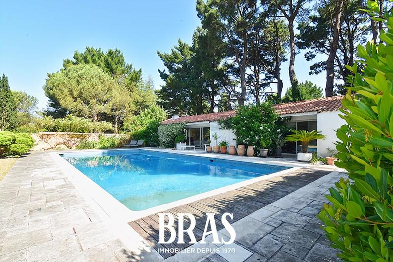 Maison - 372 m² - 7 pièces