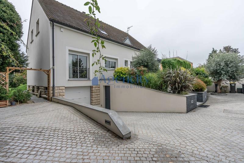 Maison - 214 m² - 7 pièces