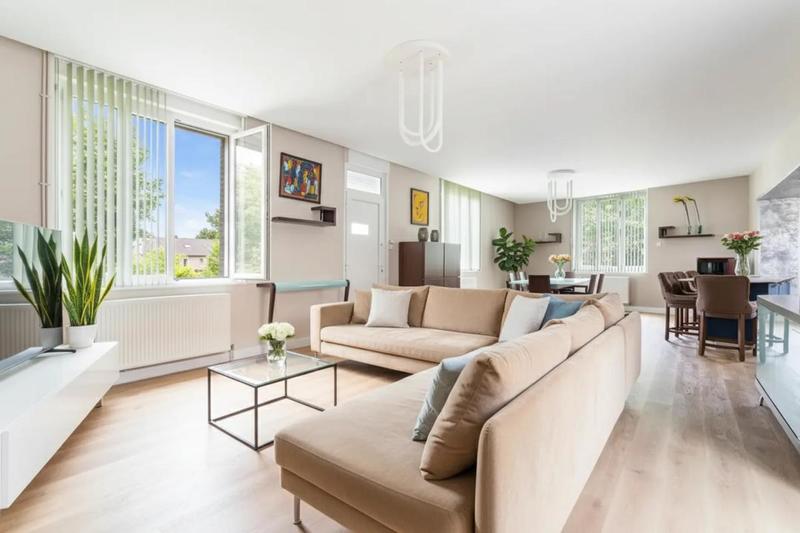 Maison - 280 m² - 10 pièces