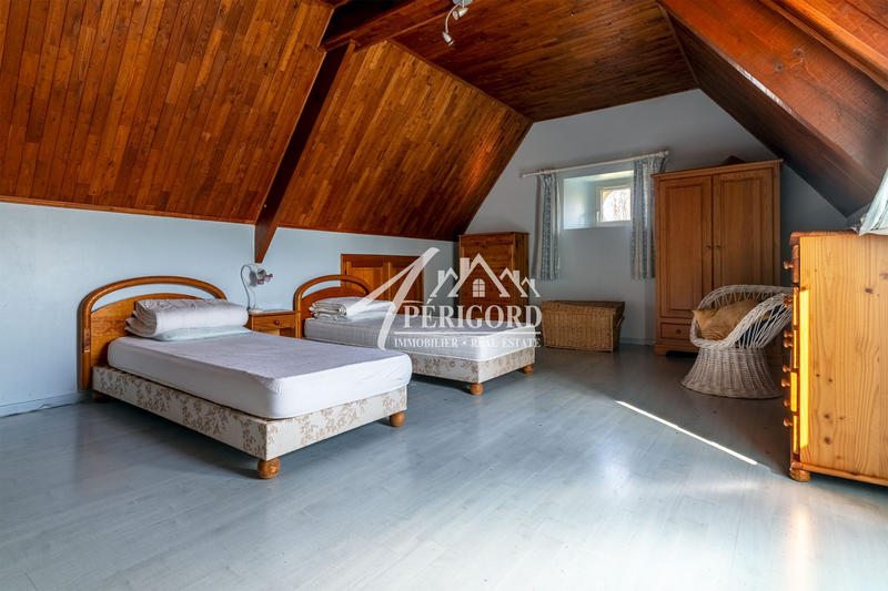 Maison - 270 m² - 10 pièces