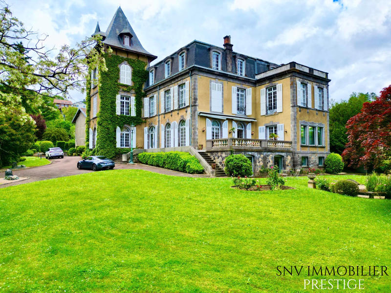 Château - 876 m² - 18 pièces