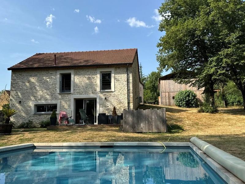 Maison - 280 m² - 9 pièces