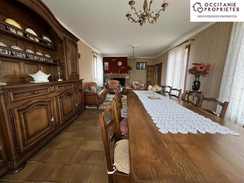 Maison - 221 m² - 8 pièces