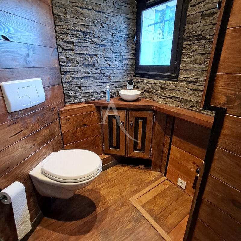 Maison - 350 m² - 8 pièces