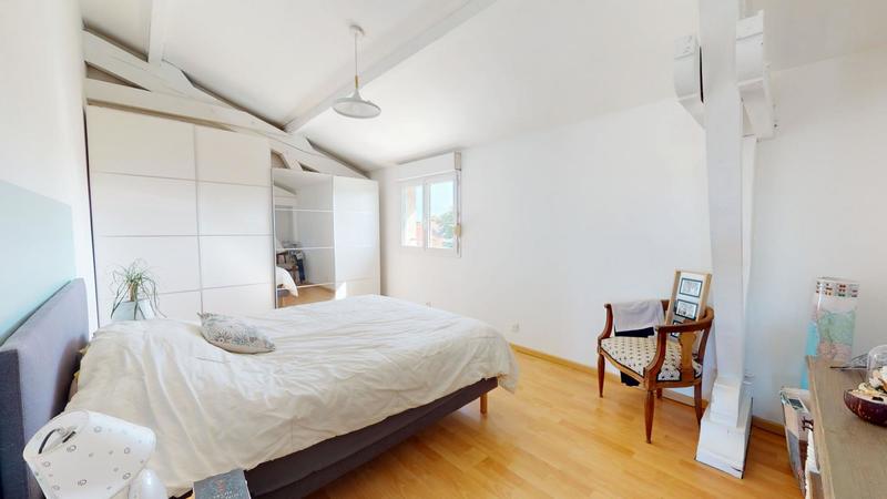 Maison - 202 m² - 7 pièces