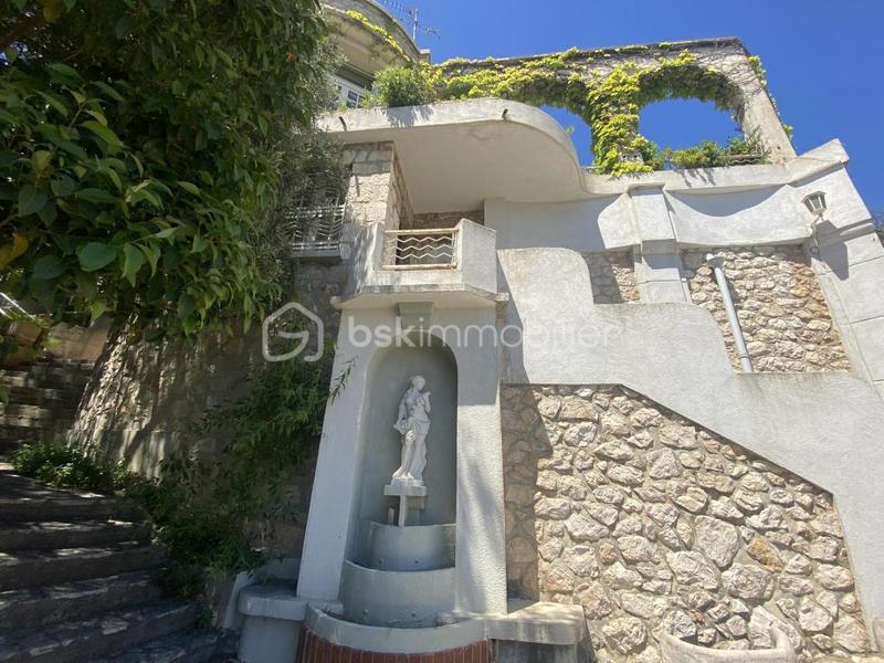 Demeure - 245 m² - 7 pièces