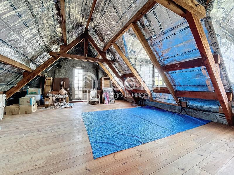 Maison - 244 m² - 7 pièces