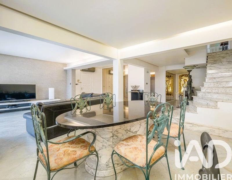 Maison - 188 m² - 8 pièces