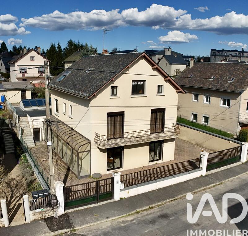 Maison - 223 m² - 11 pièces