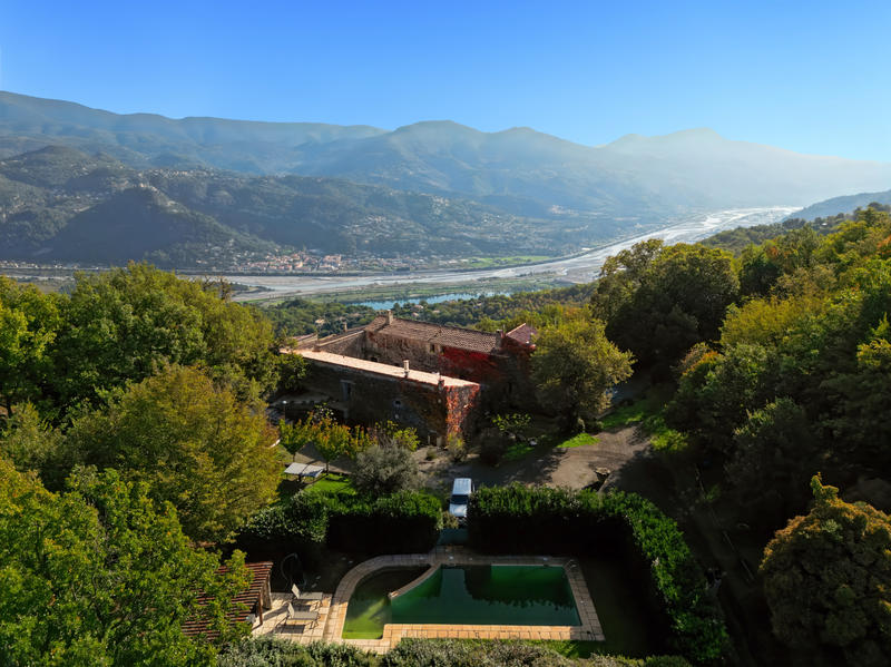 Propriété - 678 m² - 9 pièces