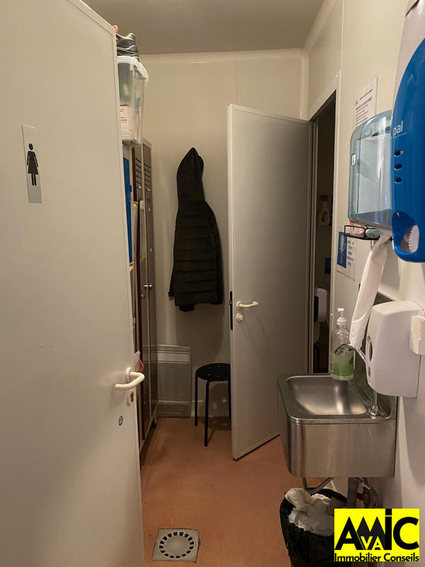 Local d'activités - 158 m²