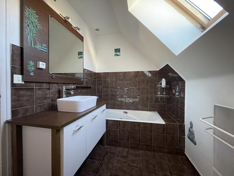 Maison - 140 m² - 8 pièces