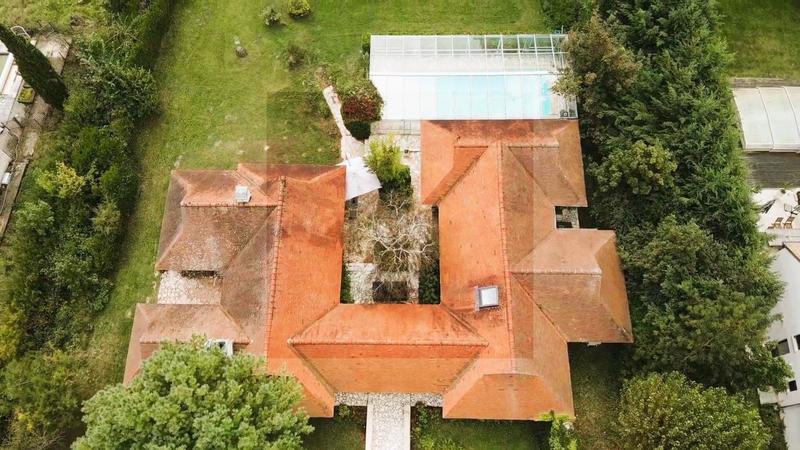 Propriété - 227 m² - 8 pièces