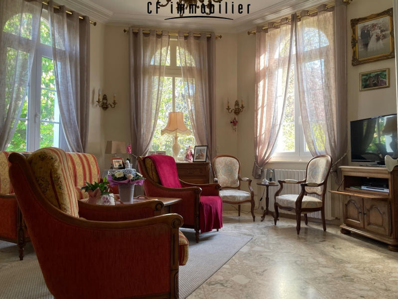 Maison - 180 m² - 8 pièces