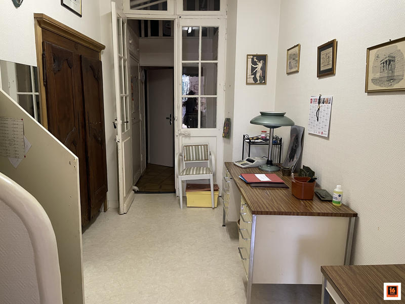 Maison traditionnelle - 242 m² - 6 pièces