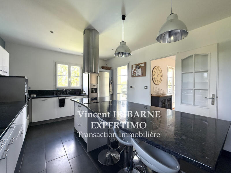 Propriété - 170 m² - 6 pièces