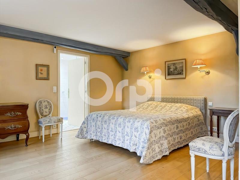 Propriété - 236 m² - 6 pièces