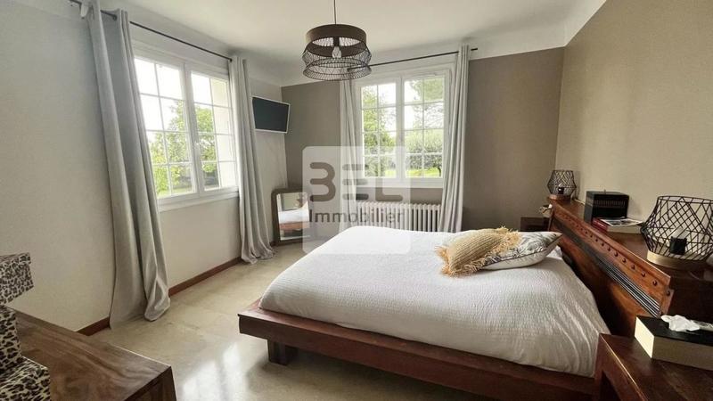 Propriété - 325 m² - 11 pièces