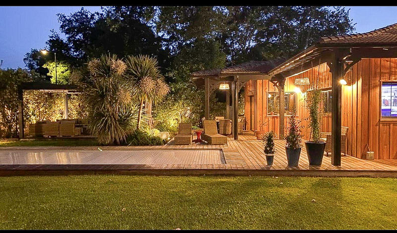 Maison - 220 m² - 8 pièces