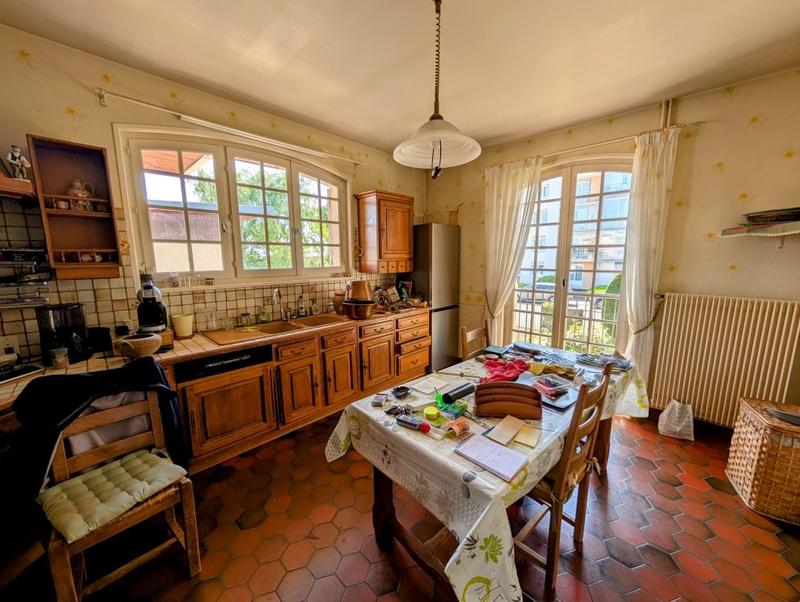 Maison - 232 m² - 8 pièces