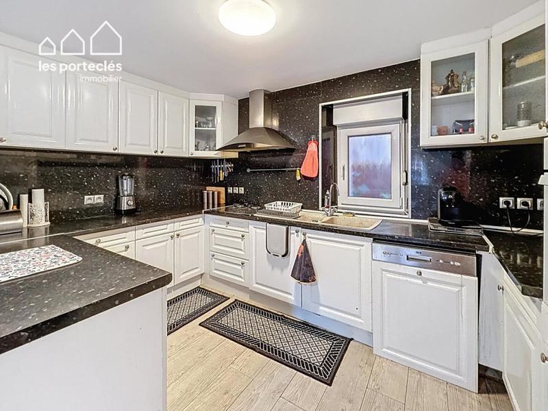 Maison - 180 m² - 6 pièces