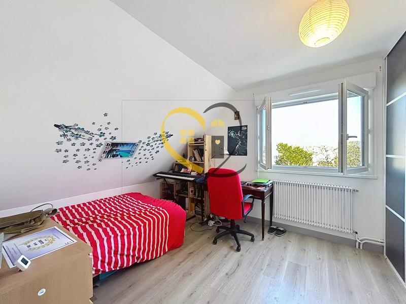 Maison - 190 m² - 10 pièces