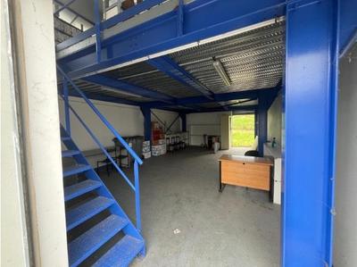 Local d'activités - 185 m²