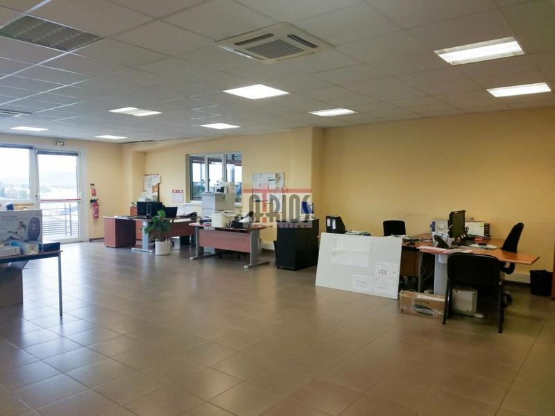 Entrepôt - 1 400 m²