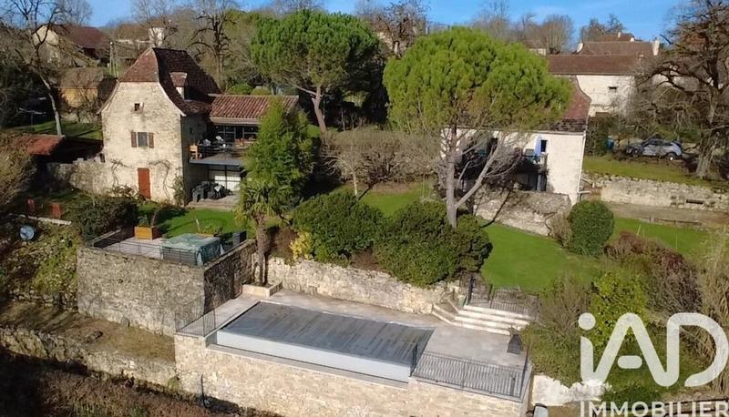 Maison - 305 m² - 10 pièces