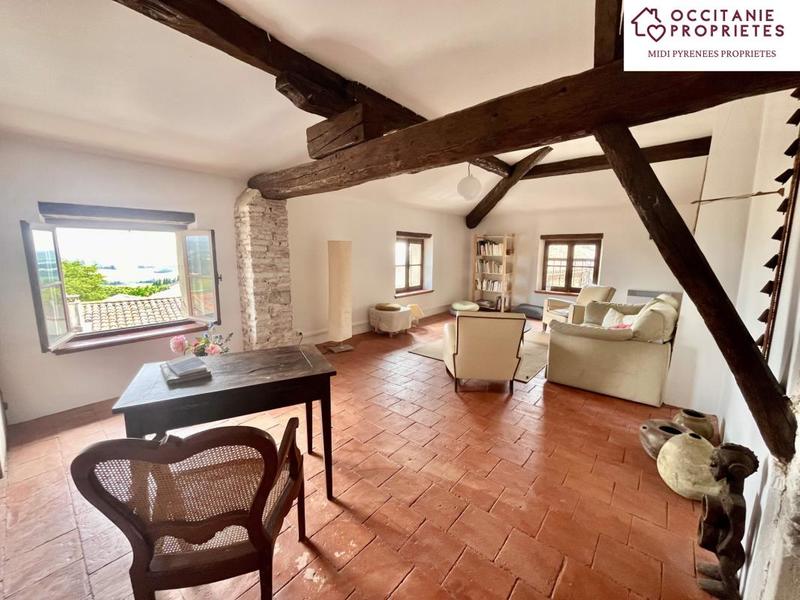 Maison de village - 237 m² - 9 pièces