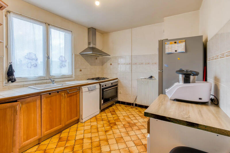 Maison - 182 m² - 9 pièces