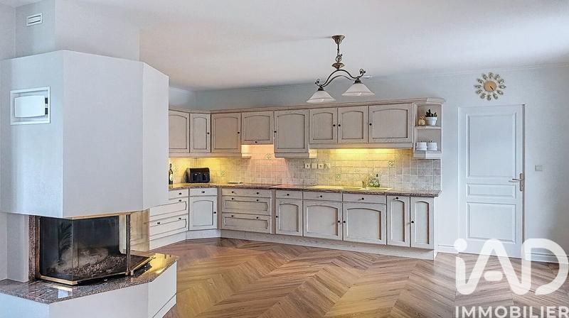 Maison - 230 m² - 7 pièces