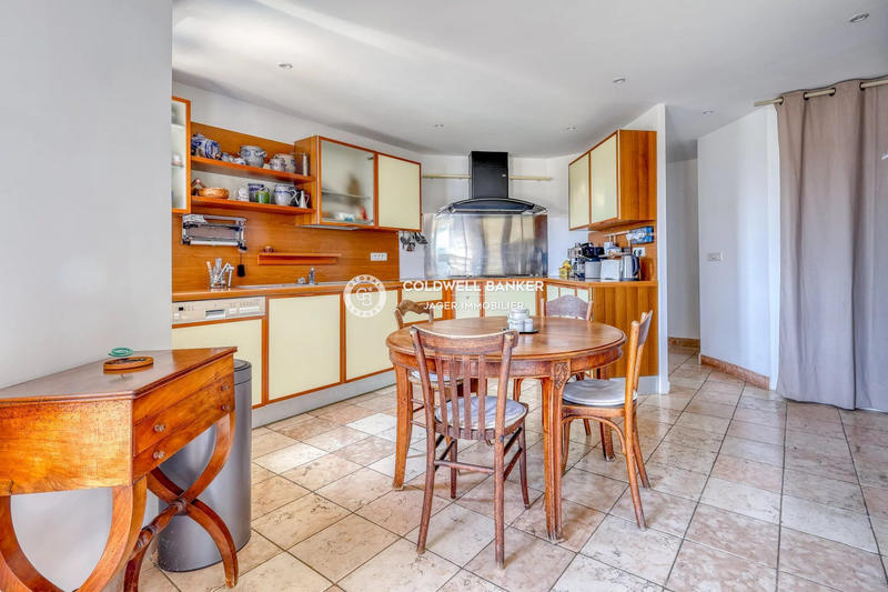 Villa - 300 m² - 8 pièces