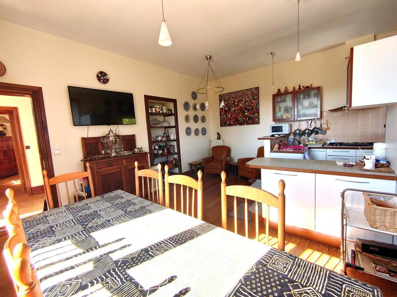 Maison - 246 m² - 8 pièces